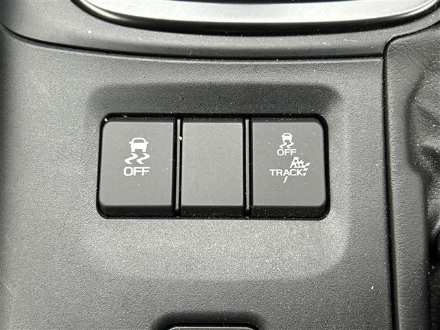 【　横滑り防止装置　】急なハンドル操作時や滑りやすい路面を走行中に車両の横滑りを感知すると、自動的に車両の進行方向を保つように車両を制御します。