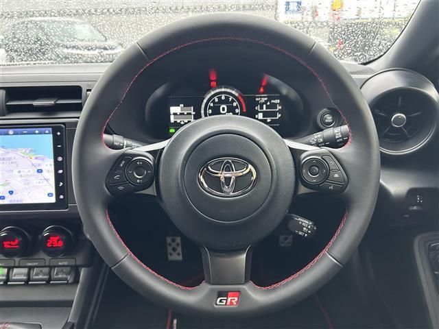 【ステアリング】滑りにくくて掌に馴染みやすいです。