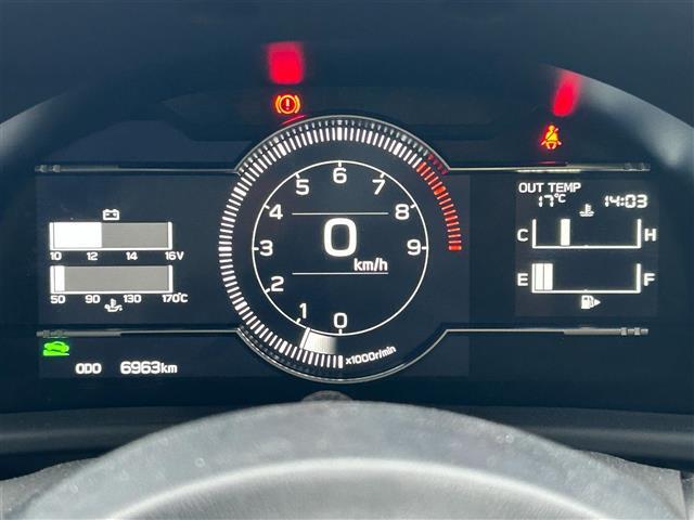 【メーター】メーターまわりも鮮やかに照らし出され、デザイン、安全性ともにバッチリですね。