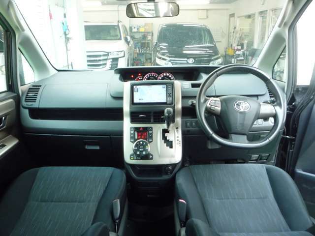 人気のノアsiレイッシュ！入庫しました！SDナビ！フルセグTV！ETC！両側電動スライド！バックカメラ！HID！是非この機会に！