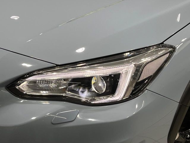 【LEDヘッドライト】悪天候や夜間走行時も良好な視界を確保し安心して運転できる高輝度LEDヘッドライトを装備！点灯速度が早く、消費電力も抑えられています。