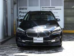 【YANASE】ステッカーはお客様の車がトラブルに遭った万一の時、それに気付いたヤナセスタッフが【お手伝いできませんか？】とお声掛け出来る様にする為です。