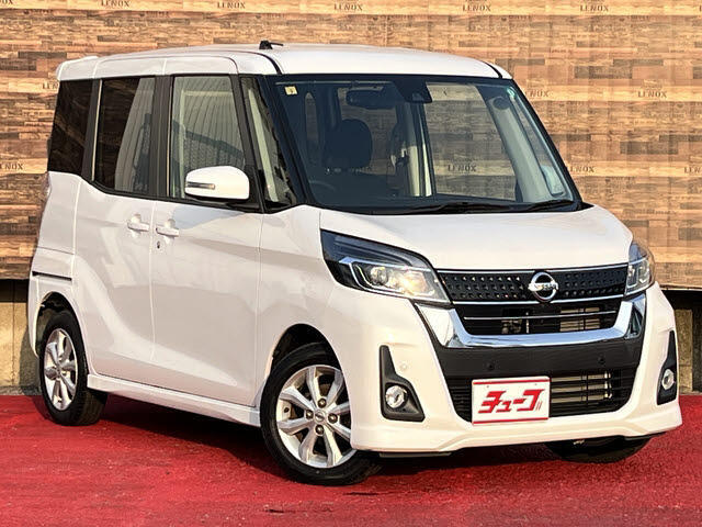 内装はルームクリーニング（室内清掃）後の納車となります♪♪　外装ももちろん磨いた後の納車となります！！ワンランク上の仕上りをご希望ならウルトラストロングコートや除菌・抗菌・消臭仕上げなどもございます♪
