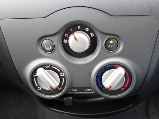 ダイヤル式のマニュアルエアコンになります。シンプルで使いやすい！