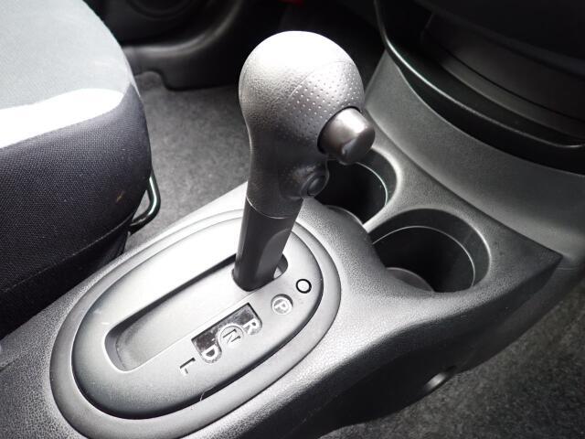 シフトノブはスレがなく、きれいな状態です。いつでも触れる部分がきれいだと大切に乗られていたことが分かりますよ。