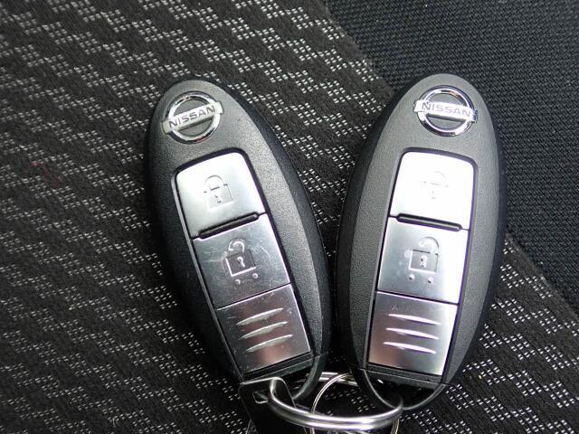 スマートキー装備！キーをポケットやバッグに入れたまま、ドアロックの開錠・施錠・エンジン始動が可能です。