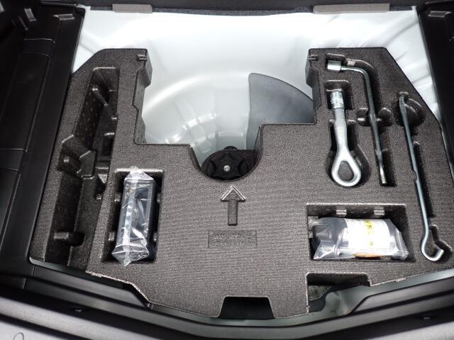 パンク修理キットが付いてます.