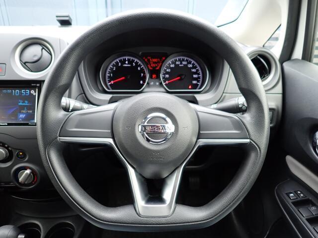 ステアリングはとてもきれいな状態です☆