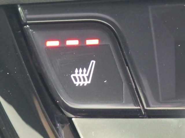 ★シートヒーター★ 冷えが気になる方にも嬉しいシートヒーターを装備しております（*＾-＾*）寒い日もカラダを暖め、快適なドライブをサポートします♪