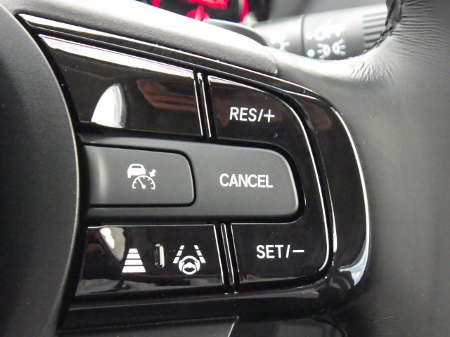 ★クルーズコントロール★ 高速道路などでアクセルを操作しなくても一定速度で走行可能な『クルーズコントロール』付きです！ロングドライブがとても楽になります♪