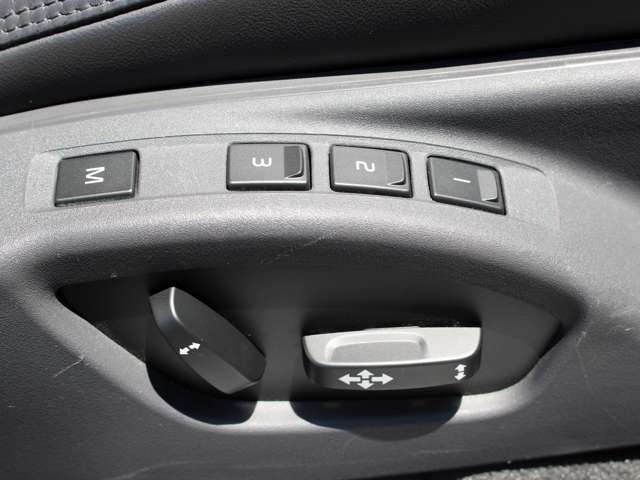 運転席にはメモリー機能付電動調整機能を搭載しております。詳しくはフリーコール　0078-6002-080898まで。