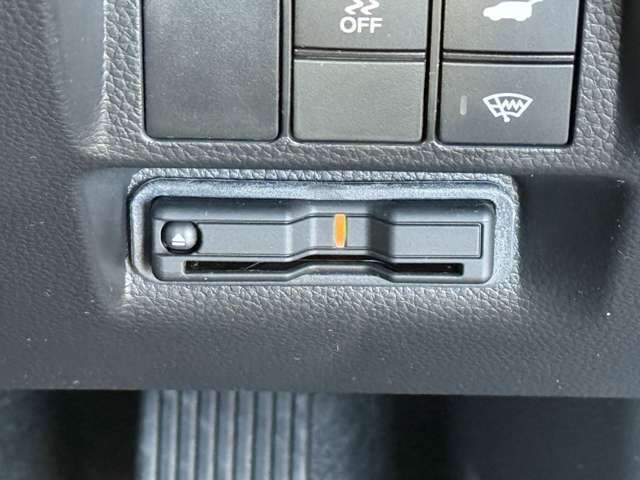 【ETC車載器】有料道路の料金所で、停車することなく通過できます。一般道と高速道路のアクセスが格段によくなるスマートICも利用可能！