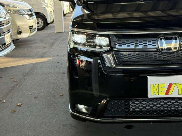 【オートライト】周囲の明るさに合わせてライトの点灯/消灯を自動的に行ってくれます。