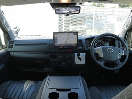 運転席周りも電装系からシートカバーまで充実カスタム！！Wood　Rim専用カスタムもありますよ♪