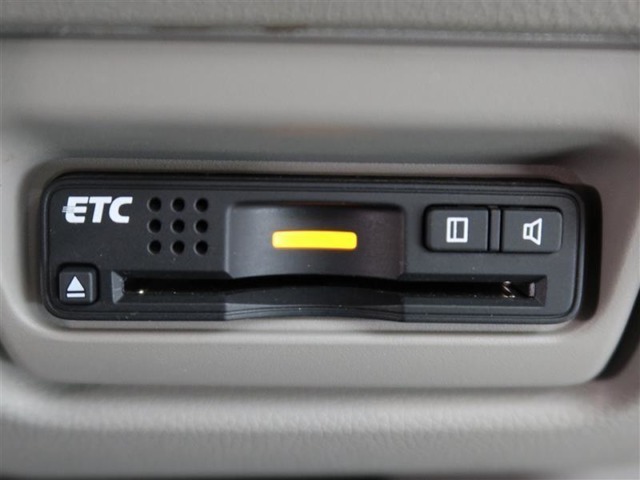 ETC車載器付きです。高速道路の料金所もスムーズに通過できます。