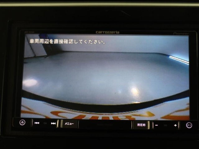 バックモニターで、後方を確認しながら安心して駐車することができます。運転初心者も熟練者も必須の機能ですよ！