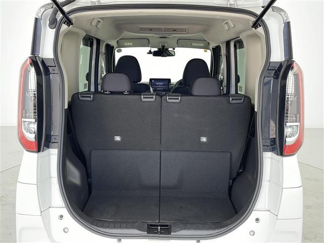 【トランク】積み込みやすくて、たっぷり積める荷室です。シートアレンジできるものは、乗車人数と荷物の量や大きさによってシートを動かすことができるので、より快適なドライブが可能です！