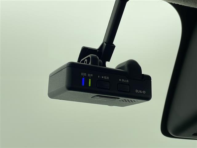 【ドライブレコーダー】映像・音声などの運転中の記録を残します。事故などを起こした起こされた時の証拠になりえますので、もしも時でも安心ですね。