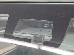 【スズキ　セーフティサポート】走行中に前方の車両等を認識し、衝突しそうな時は警報とブレーキで衝突回避と被害軽減をアシスト。より安全にドライブをお楽しみいただけます。