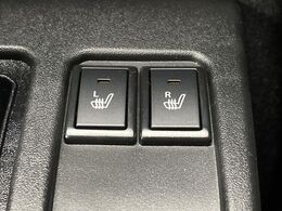 【シートヒーター】寒い日に重宝するシートヒーター！エアコンより早く温まってくれるので寒がりの人も安心ですね♪エアコンの温風は乾燥するから苦手、という方にもをおすすめです。