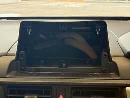 【純正ナビ】一体感のあるナビは、高級感ある車内を演出してくれます。Bluetooth再生などオーディオ機能も充実しておりますので、運転もより楽しめます♪