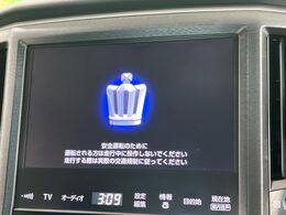 【メーカー純正ナビ】インテリアに溶け込むスタイリッシュな「専用設計」メーカーナビを装備♪視認性や操作性など基本性能にも優れ、より上質なカーライフをお楽しみいただけます。