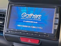 【純正ナビ】人気の純正ナビを装備しております。ナビの使いやすさはもちろん、オーディオ機能も充実！キャンプや旅行はもちろん、通勤や買い物など普段のドライブも楽しくなるはず♪