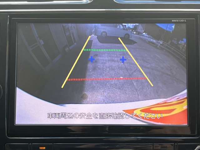 駐車時に大活躍のバックモニター！駐車が不安な方でもどこでも安心して運転するために必須の装備です♪【バックカメラ付き中古車】