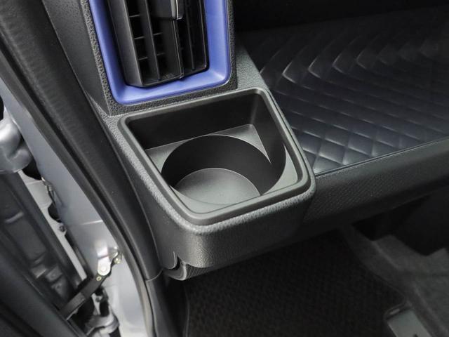 エアコン吹き出し口下部に設置されていますので使いやすさバッチリ！運転席から手の届くちょうどの位置です！
