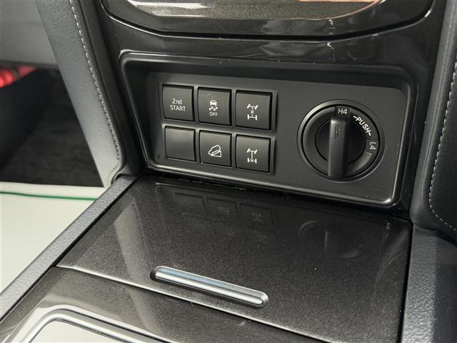 【運転席操作部】快適なドライブを楽しむための機能が装備されています！運転席から触れるので、使いやすいです！除菌プランいれていただくと、さらに清潔で安心していただけます！