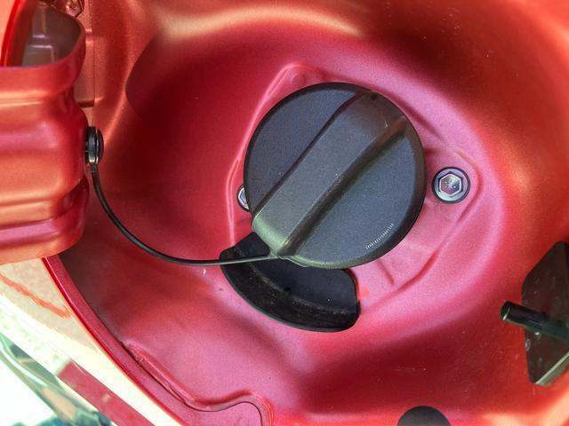 「スズキ プレミアム 認定中古車」とは、(1)スズキ独自の基準をクリアした内外装仕上げ、(2)車両状態が一目でわかる車両状態証明書、(3)安心の3年保証の3つがついた特別な中古車です。