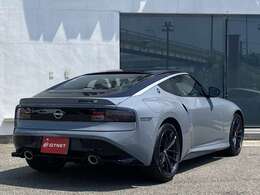 ご来店前にお問合せフォームから「来店予約」をお願い致します。予約ナシの当日のご来店については恐れ入りますがお電話で在庫確認をお願い致します。展示場とは別のバックヤードに保管している場合がある為です。