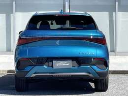 近未来を予見させるしなやかなアスリートのようなフォルムに包まれており、かつてない発想のもと、遊び心を体現するフィットネスジムを想起させるデザインとなっております。