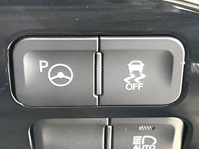 【駐車支援システム】駐車スペースを検知し、スムーズな駐車をアシスト。狭いスペースへの駐車など、駐車に自信の無い方におすすめの機能です♪