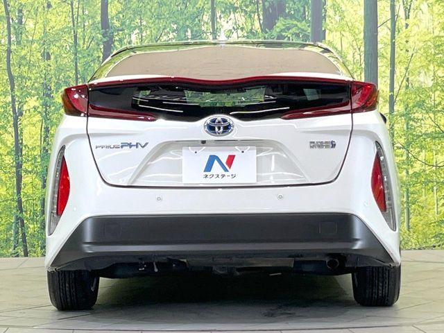 安心の最長10年・走行無制限保証（有償）をご用意。保証内容も充実はもちろん、無料点検＆オイル交換や、年中無休の全国・24時間ロードサービスも付帯されておりますのでご安心下さい。