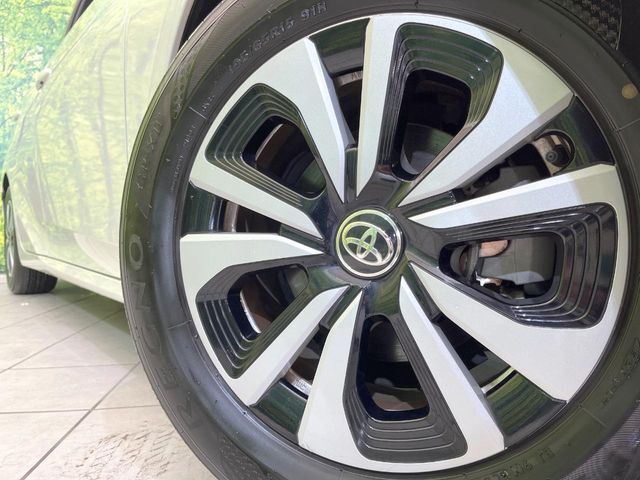 【純正15インチアルミホイール】外観にマッチした純正アルミホイールを装着しております。各種社外アルミホイールや、スタッドレスタイヤも取扱いしております。是非ご相談ください♪