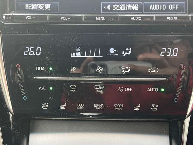 運転席側と助手席側のエアコンの温度設定がそれぞれできるので適温でドライブできます☆