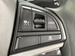 【アダプティブクルーズコントロール】高速道路での長距離走行が楽に！！自動で速度を保つクルーズコントロールが、衝突軽減システムと連携し、前方の車両を感知して車間を保つように速度調節してくれます！！