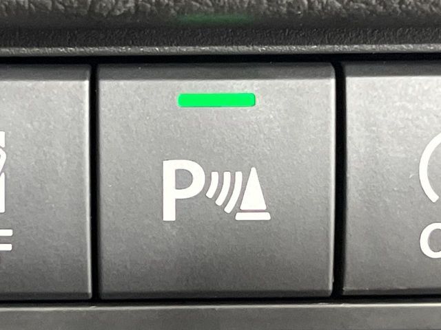 【コーナーセンサー】バンパーに付いたセンサーが障害物を検知！一定の距離に近づくとアラートで教えてくれます♪狭い駐車スペースや車庫入れ時も安心ですね☆