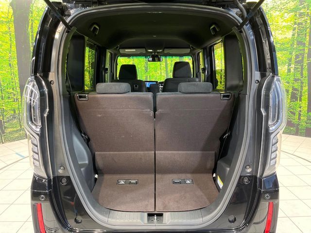 普段のお買い物や通勤、送迎等に十分な荷室スペースを確保しております。セカンドシートを倒すと、大きな荷物の積載も可能です♪