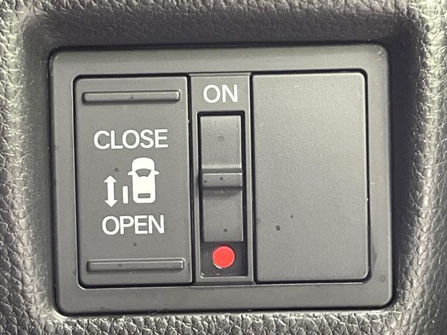 【パワースライドドア】スマートキーや運転席のスイッチでスライドドアの開閉が可能♪電動だから力を入れてドアを開ける必要が無く、小さいお子様でも、重い荷物を持っている時もラクに開け閉めできます♪