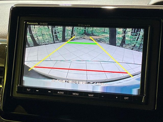 【バックカメラ】駐車時に後方がリアルタイム映像で確認できます。大型商業施設や立体駐車場での駐車時や、夜間のバック時に大活躍！運転スキルに関わらず、今や必須となった装備のひとつです！