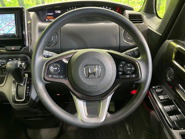 ステアリングも使用感が少なく、きれいな状態となっております♪