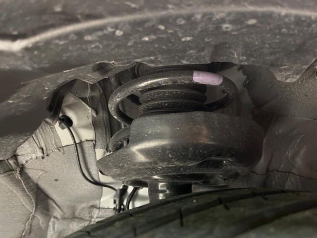 お車を安心してお乗りいただく為には、足回りの定期点検が欠かせません。サービスサポート（有償保証）では無料点検もご提供しており、安心のカーライフをお過ごしいただけるサポート体制が整っています。