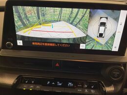 【パノラミックビューモニター】専用のカメラにより、上から見下ろしたような視点で360度クルマの周囲を確認することができます☆死角部分も確認しやすく、狭い場所での切り返しや駐車もスムーズに行えます。
