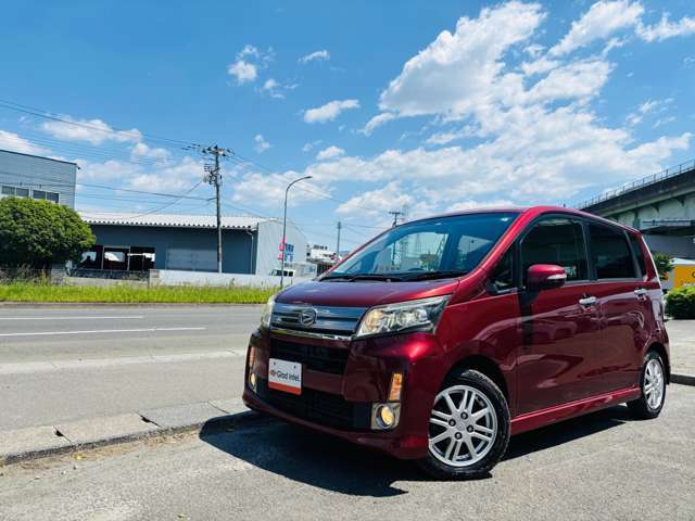 入庫時には全車ポリッシャーを使い、外装の磨き施工を行い、小キズ・水垢を落とします！納車前には展示中に付いた汚れを落とし、WAXコーティングをしてボディの艶出し・保護を致します！仕上がりにご期待下さい！