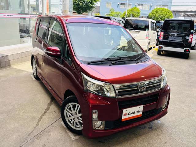 当店でも人気車種のムーヴカスタムです！！一時期は、ワゴンRと人気を二分するほど絶大な人気を誇りました。6代目となるこのモデルは、5代目と比べても更にスタイリッシュになっております！