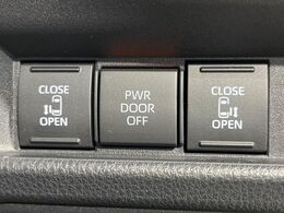 【両側パワースライドドア】スマートキーや運転席のスイッチで後席両側スライドドアの開閉が可能♪電動だから力を入れてドアを開ける必要が無く、小さなお子様でも簡単に開け閉めでき快適です♪