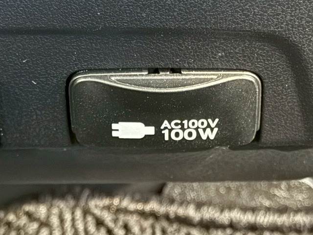 メーカーOPの【AC100V電源】を装備。携帯やノートパソコンの充電など家庭用電化製品を車の中で思う存分お楽しみいただけます。
