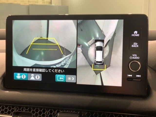 全方位モニターがついています！　車の周囲を360°安全確認できるので、普段の駐車はもちろんの事、縦列駐車や幅寄せの際にも活躍してくれますよ。